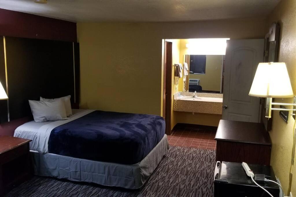 Hotel 5 Beds & 3 Baths Sleeps 11 Hotel Room Suite 102 Booking Stillwater Exterior foto