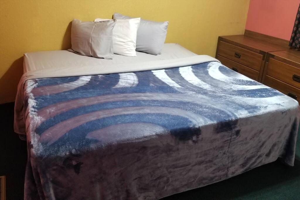 Hotel 5 Beds & 3 Baths Sleeps 11 Hotel Room Suite 102 Booking Stillwater Exterior foto