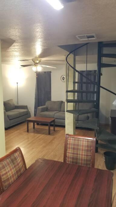 Hotel 5 Beds & 3 Baths Sleeps 11 Hotel Room Suite 102 Booking Stillwater Exterior foto