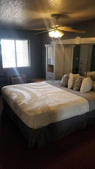 Hotel 5 Beds & 3 Baths Sleeps 11 Hotel Room Suite 102 Booking Stillwater Exterior foto