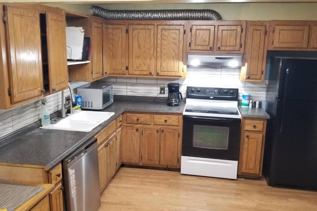Hotel 5 Beds & 3 Baths Sleeps 11 Hotel Room Suite 102 Booking Stillwater Exterior foto