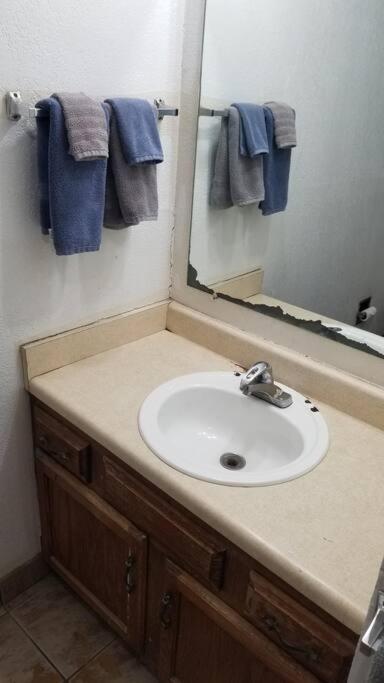 Hotel 5 Beds & 3 Baths Sleeps 11 Hotel Room Suite 102 Booking Stillwater Exterior foto
